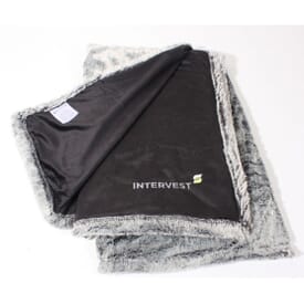 Velvafur™ Throw
